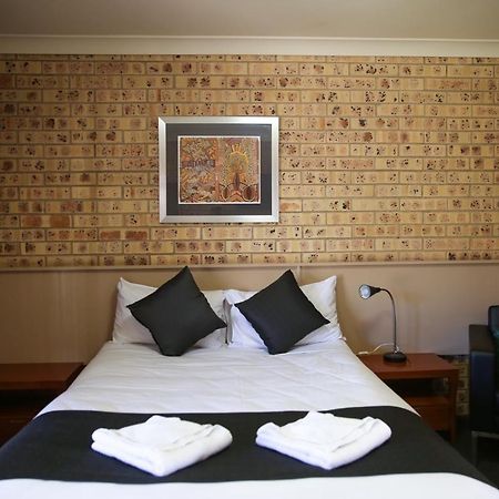 Clermont Country Motor Inn ภายนอก รูปภาพ